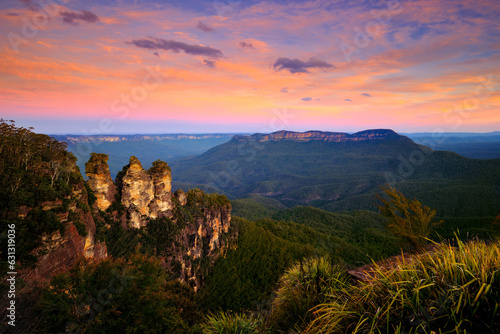 Sunrise over The Three Sisters, Blue Mountains, Katoomba, Australia.