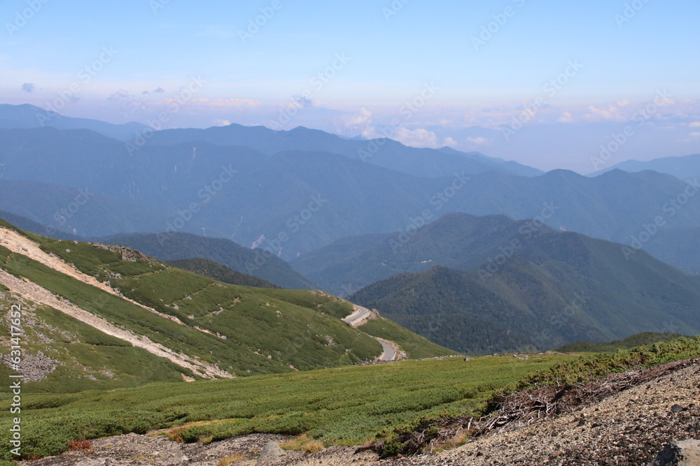 Naklejka premium 乗鞍岳の風景。乗鞍岳は飛騨山脈南部にある剣ヶ峰を主峰とする山々の総称。