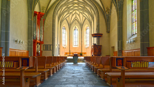 Innenansicht der reformierten Kirche Thusis in der Region Viamala, Kanton Graubünden (Schweiz)