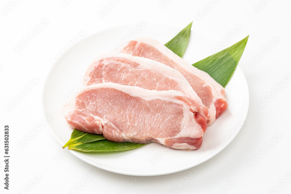 白背景に豚ロース肉 白背景に豚ロース肉
