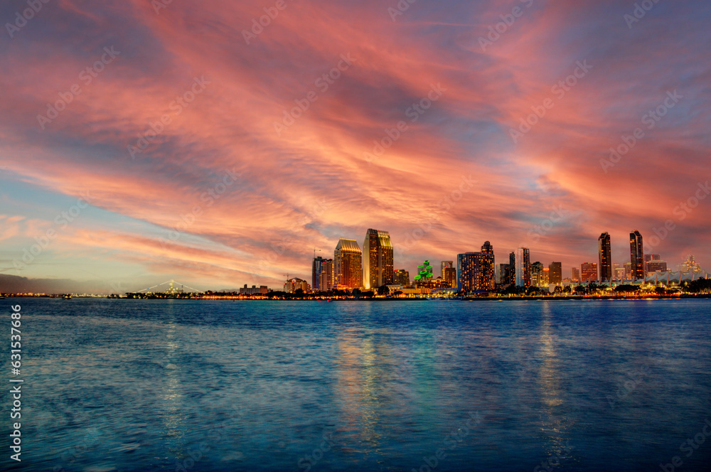 Obraz premium Evening image of San Diego across the harbor with a dramatic sky