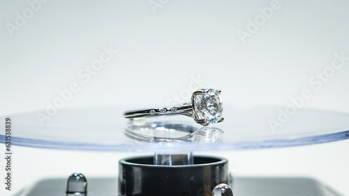 фотографія White zircon silver ring display on white background
