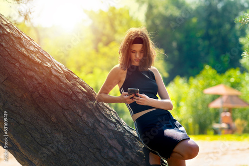Obraz na płótnie Girl looking at the phone in nature w salonie