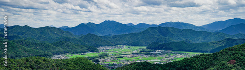 兵庫県・渓流谷の遊歩道 （中, 八千代の森公園）から翠明湖展望台より多可郡多可町を望む