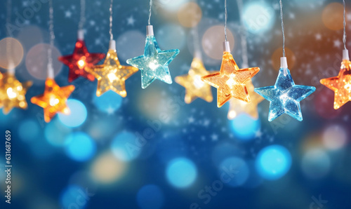 bunt funkelnde Lichterkette aus Sternen an Weihnachten
