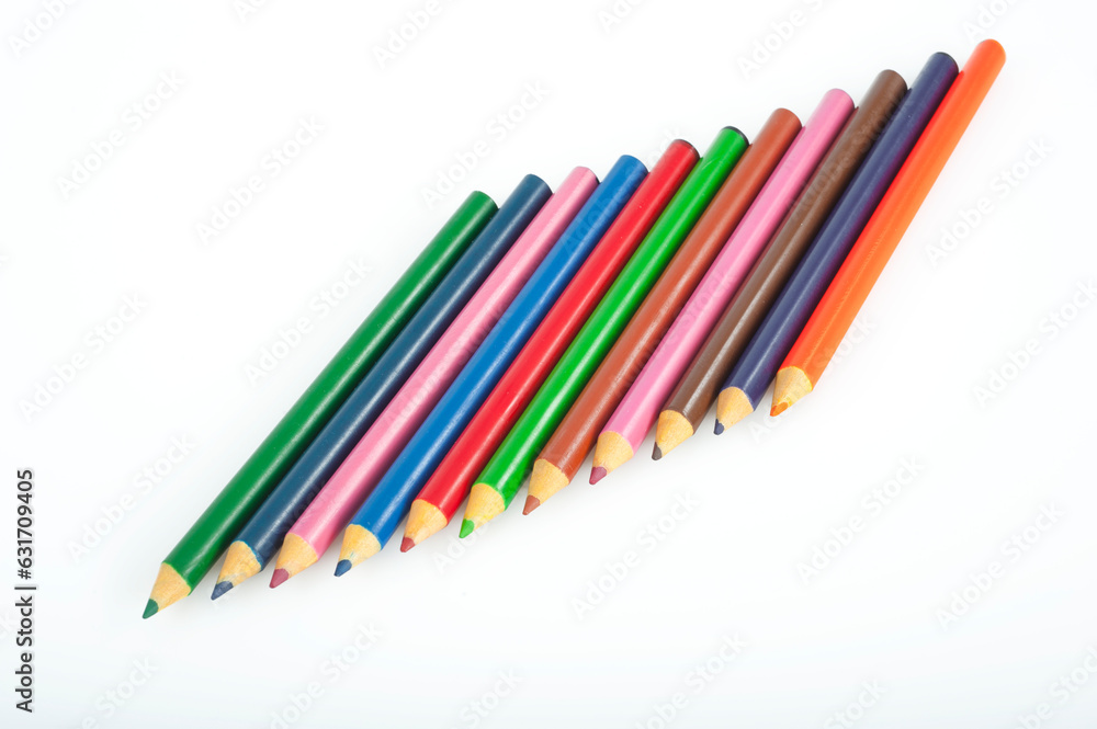 Colored pencils are indispensable school tools for students. It is used in painting, drawing and children's games.