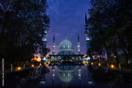 Sultan Salahuddin Abdul Aziz Shah Mosque, Malaysia photo