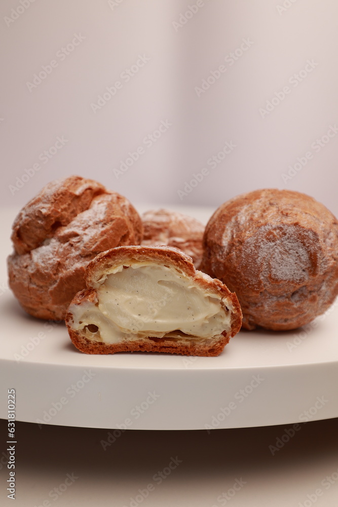 Profiteroles in the section with a view of the natural cream. Profiterole with stuffing Profiteroles in the section with a view of the natural cream. Profiterole with stuffing