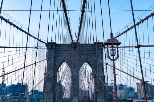 suspension bridge architecture in new york between Manhattan and Brooklyn