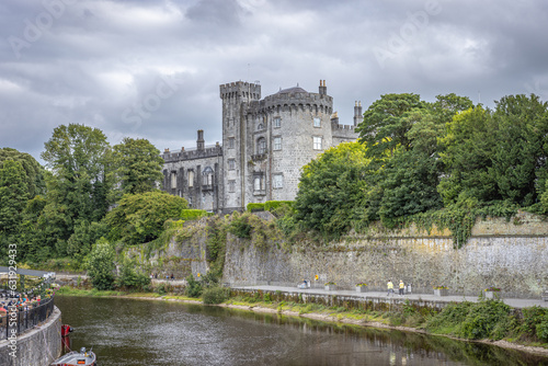 Schilderij op canvas Kilkenny, Ireland - July 12 2023 - Kilkenny Castle and streets of Kilkenny town