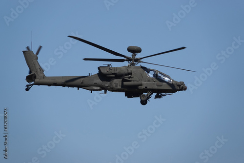Plakat ah-64 apache helicopter in flight