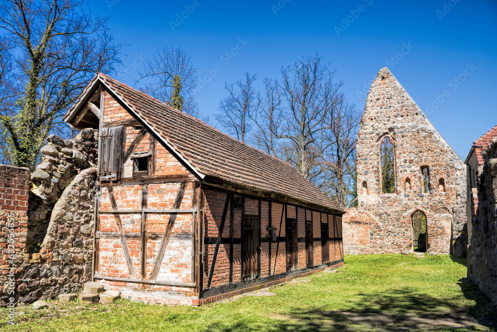 lindow, deutschland - ruine vom alten kloster