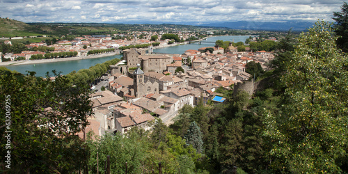 Vue générale de la ville de Tournon-sur-Rhône sous-préfecture de l'Ardèche photo