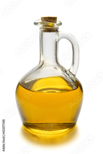 Oliwa z oliwek w butelce na białym tle photo