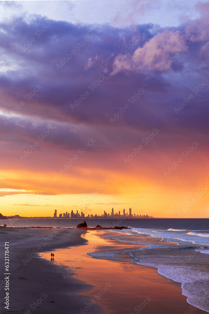 Obraz premium Colourful sunset sky over Currumbin Rock and Gold Coast skyline. View from Elephant Rock. Gold Coast, Australia