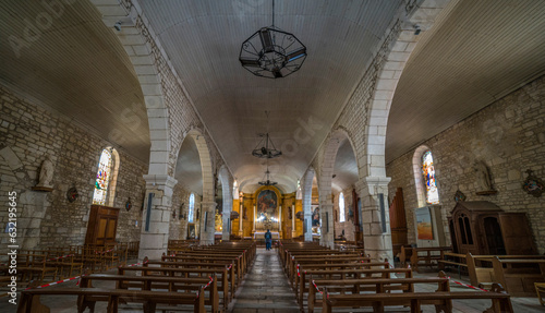 Intérieur de l'église de Dolus-d'Oléron, Charente-Maritime, France photo