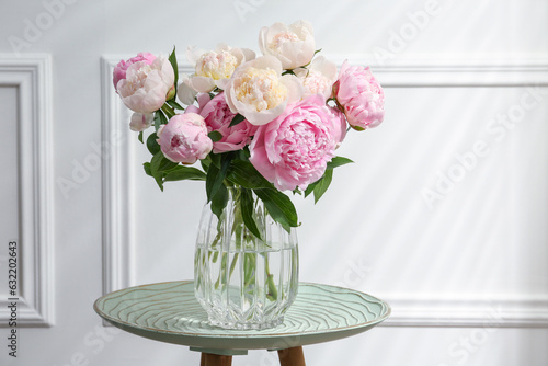 Fototapeta Naklejka Na Ścianę i Meble -  Beautiful peonies in glass vase on table