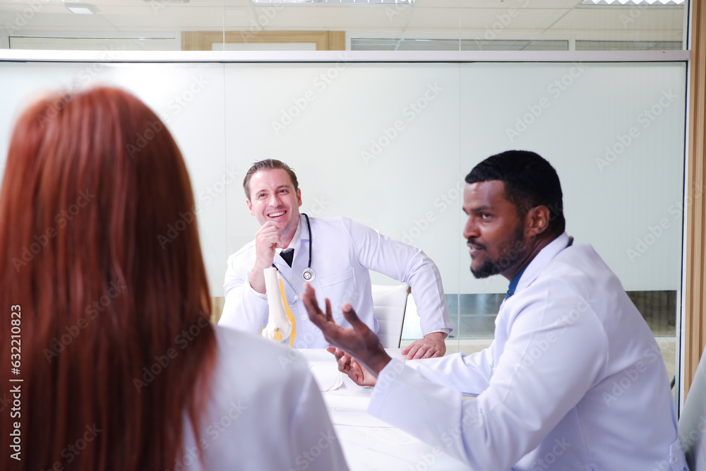 Orthopedic medical team Meeting to plan the treatment of patients with orthopedics.