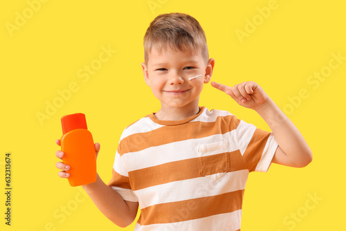 Little boy with bottle of s...