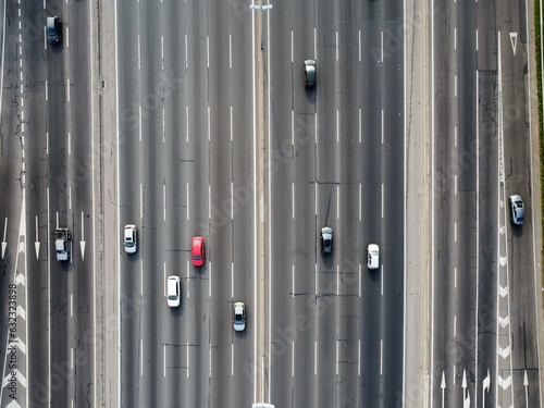 autopista de doble via  vista cenital con pocos autos photo