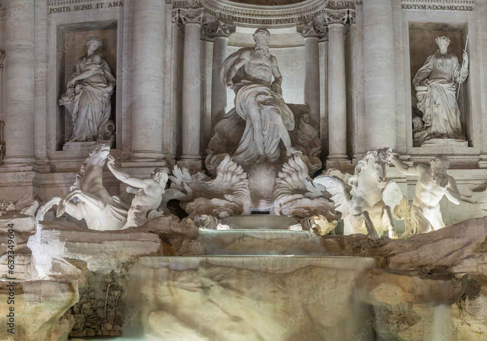 Oceanus statue, Titan of the Sea in ​​the Trevi Fountain – Rome