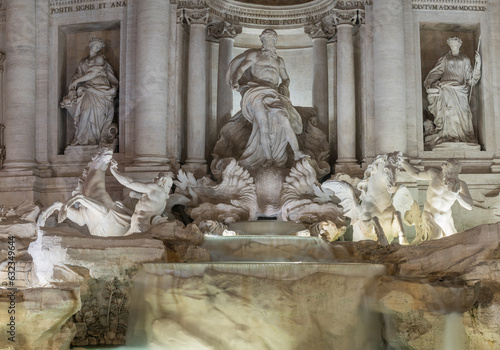 Oceanus statue, Titan of the Sea in ​​the Trevi Fountain – Rome
