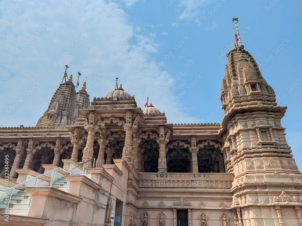 Naklejka premium NAGPUR, INDIA – MAY 7 2023: Still image of Swaminarayan temple, main building