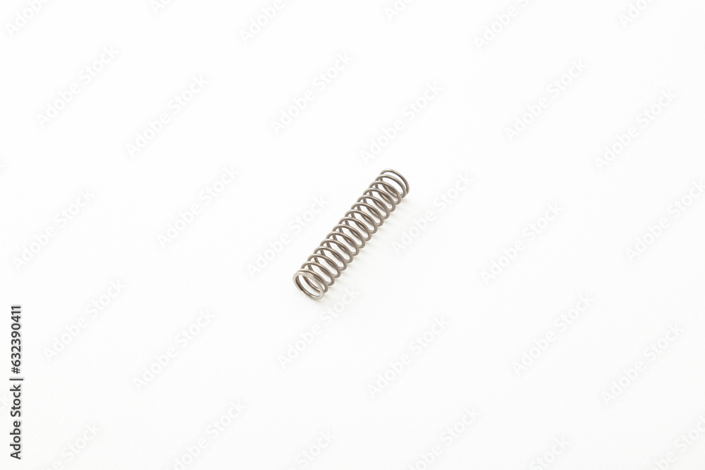 白背景に工業用のバネ 白背景に工業用のバネ