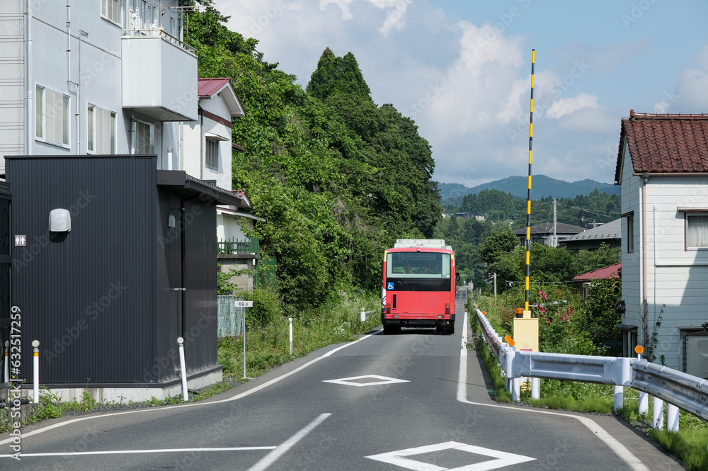 廃止された鉄道敷地を利用するバス高速輸送システム