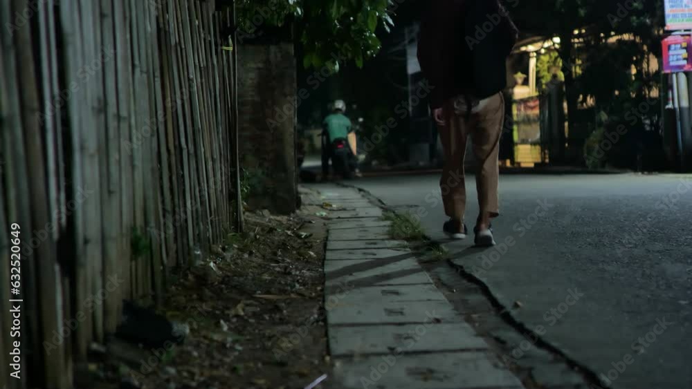 A man was walking home through the dark streets late at night. Depicts the activities of workers returning late at night to a suburban housing complex. A man was walking home through the dark streets late at night. Depicts the activities of workers returning late at night to a suburban housing complex.