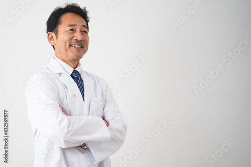 笑顔のミドル男性　医療イメージ © aijiro