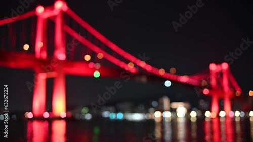 夜空に浮き上がる美しい赤い若戸大橋　福岡県