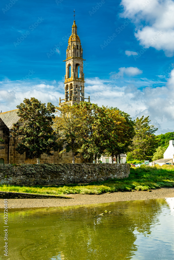 Naklejka premium Unterwegs durch Zentralfrankreich, mit all seinen architektonischen Highlights - Frankreich