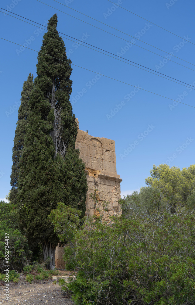 Torre de los Escipiones, monumento funerario romano junto la calzada en Tarragona