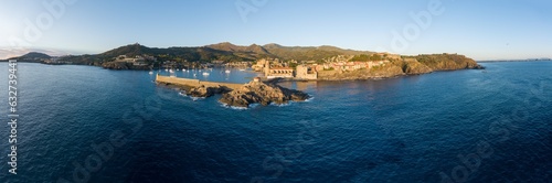 Wallpaper Mural Panorama de Collioure au lever du jour Torontodigital.ca