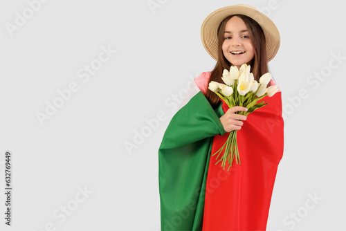 Little girl with flag of It...