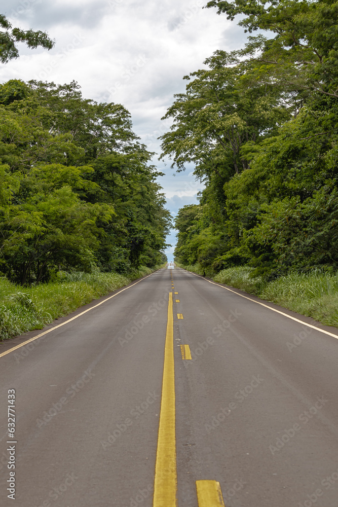 rodovia BR 497, divisa entre os Estados de Minas Gerais e Mato Grosso do Sul, Brasil