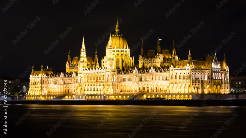 Fototapeta premium Notable landmark of Hungary - Parliament Building in Budapest at night lights