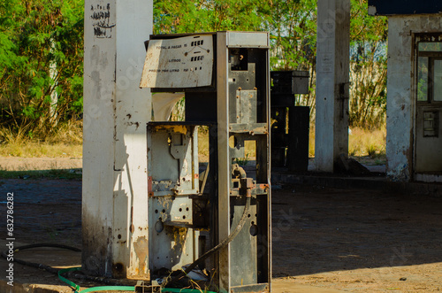 Abandoned gas station on the Geraldo de Barros Highway, SP-304, in the city of Santa Maria da Serra. photo