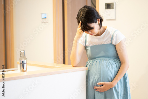 Pregnant woman who has a headache due to morning sickness 