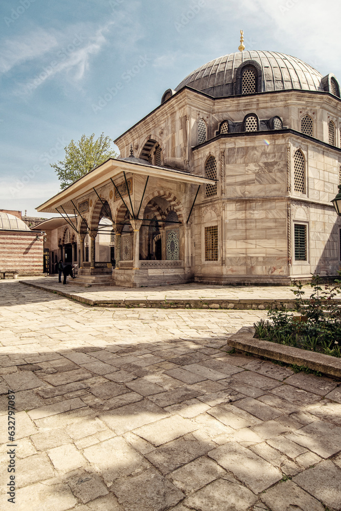 Fototapeta premium Şehzadeler Türbesi, Sehzade sultan tomb near Aya Sophia, Istanbul, Turkiya