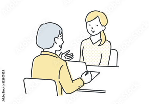 担当者の説明を聞く若い女性