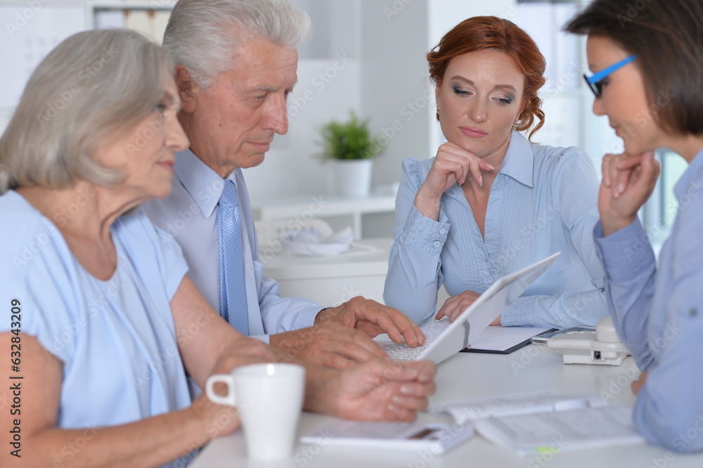 Obraz premium business people working at desk in office