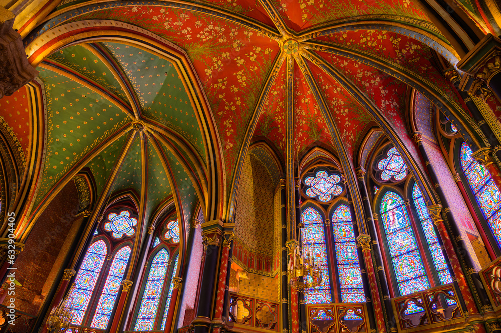 Interior of the magnificent gothic Cathedral of Saint Mary