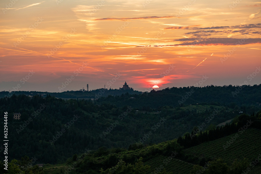Tramonto visto da Monte Donato, colli bolognesi, Emilia Romagna Tramonto visto da Monte Donato, colli bolognesi, Emilia Romagna
