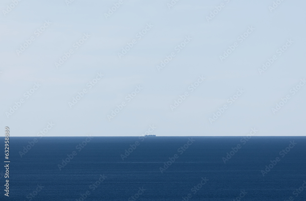 Horizon with tanker