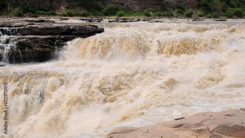 Hukou waterfall horizontal composition at 59.94FPS