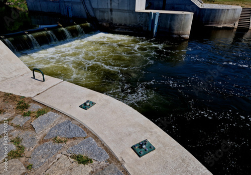 dangerous weirs with cylindrical overflows. an eddy on the water with bubbles causes the drowning of paddlers in boats and canoes. it is better to carry and go around this technical structure