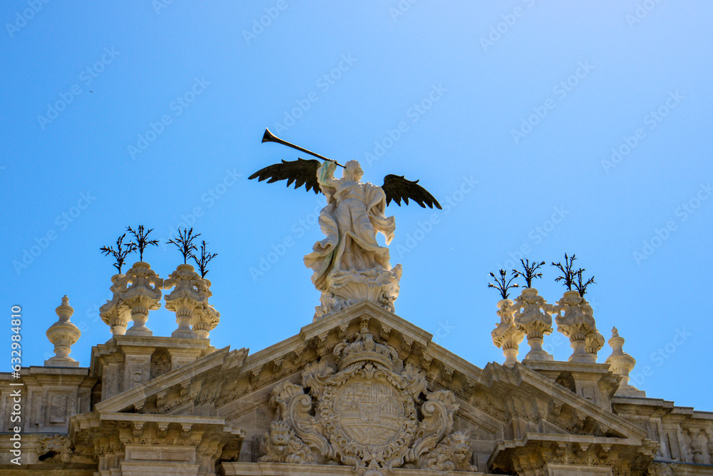 Obraz premium Un día soleado en el centro de Sevilla, España