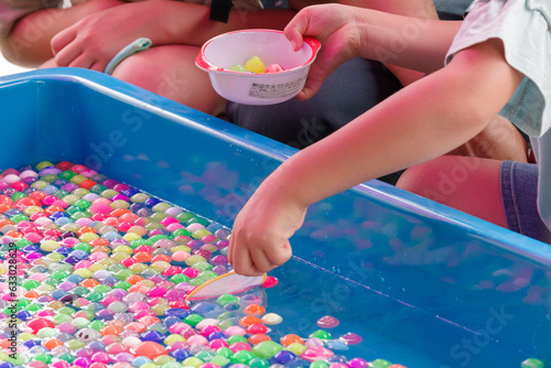 縁日のスーパーボールすくい